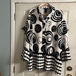 Ali Miles black and white top. 3x